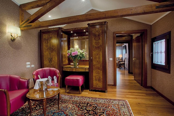 Hotel Santa Chiara Main image