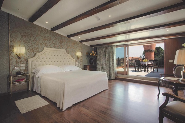 Hotel Santa Chiara image 4